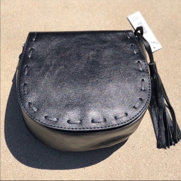 BLACK FAUX LEATHER SADDLE CROSSBODY BAG - Picture 2 of 8